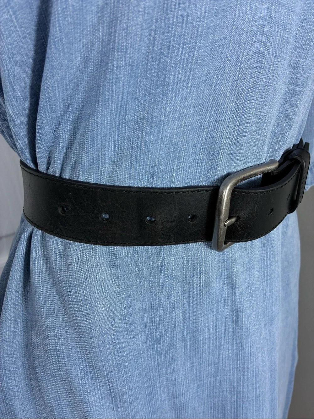 Levi's Black men's belt sz M 34-36 Genuine Leather Brushed Metal Buckle